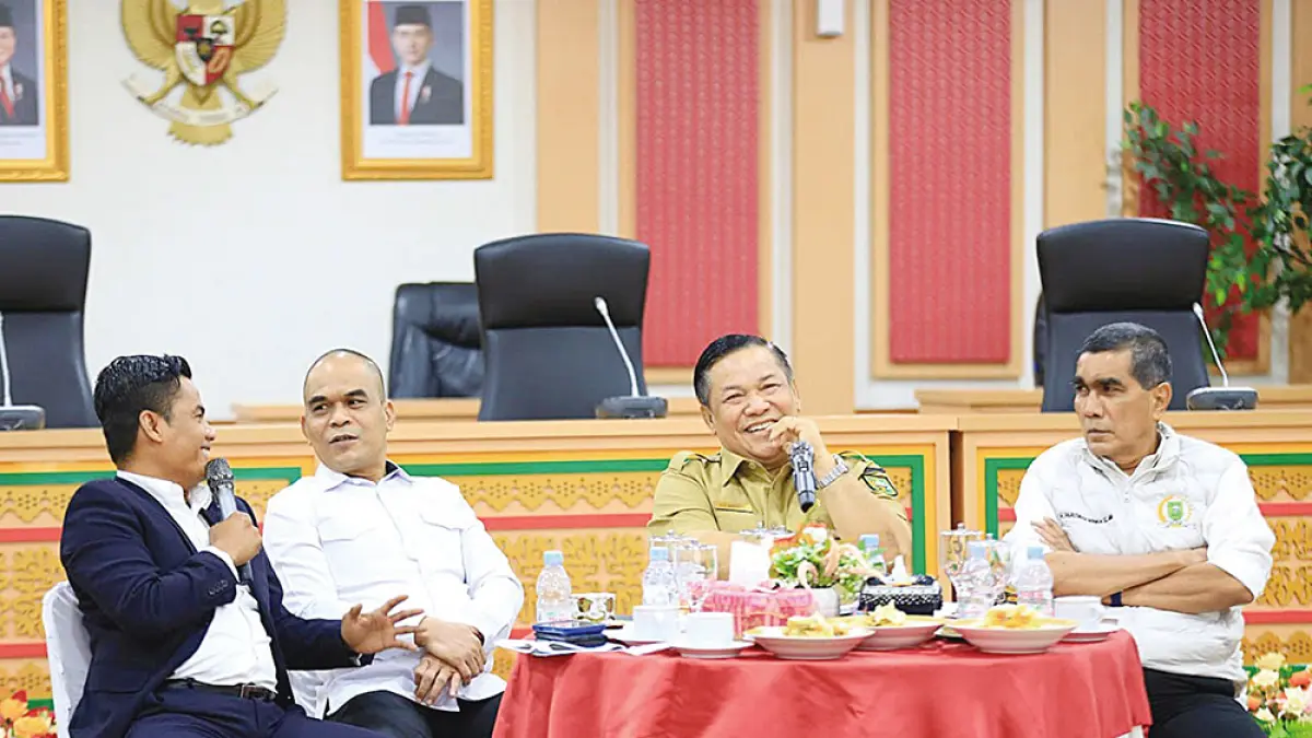 Pelaksana Tugas Gubernur Riau, SF Hariyanto, saat melakukan pertemuan dengan pimpinan dan anggota DPRD Riau di Pekanbaru, Senin (22/6/2026). (Diskominfotik Riau&nbsp;untuk Riau Pos)