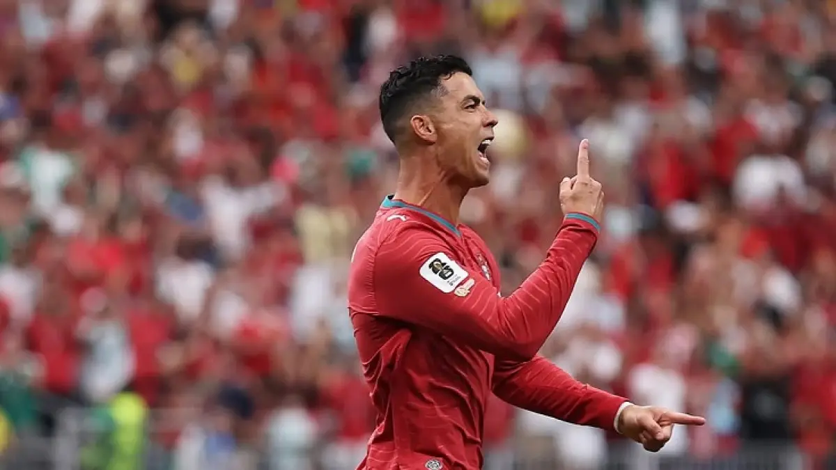 Cristiano Ronaldo melakukan selebrasi usai mencetak gol ke gawang Uzbekistan dalam kemenangan 5-0 di Grup K Piala Dunia 2026. (Instagram @portugal)
