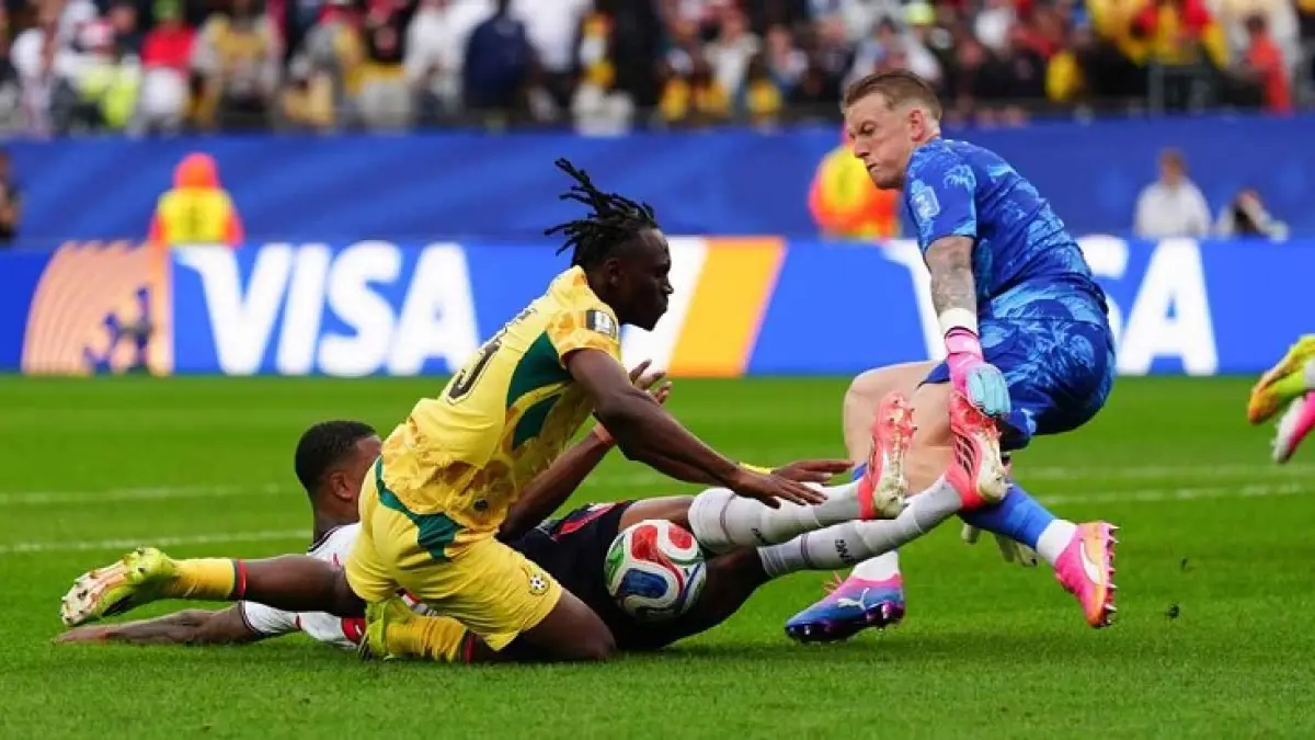 Ghana tidak mendapatkan penalti atas pelanggaran Ezri Konsa terhadap Prince Adu. (Bradley Collyer/PA Images via Getty Images)