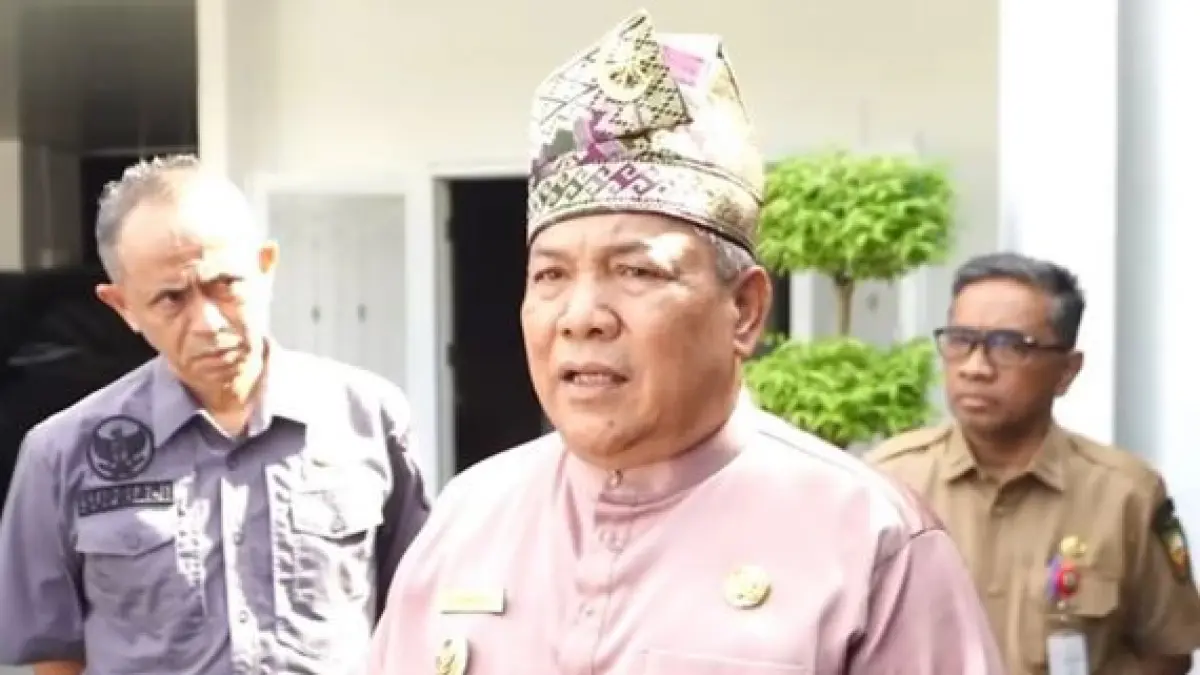 Plt Gubri SF Hariyanto saat diwawancara jurnalis di kediaman dinasnya, di Pekanbaru, beberapa waktu lalu.(DOK.RIAUPOS.CO)