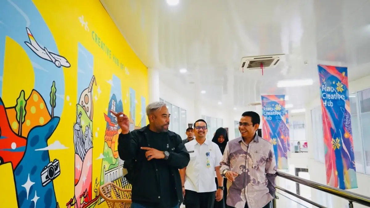 Anggota Komisi VII DPR RI Hendry Munief MBA mengunjungi dua pusat Pemprov Riau yaitu PLUT UMKM dan Riau Creative Hub.. (Istimewa)
