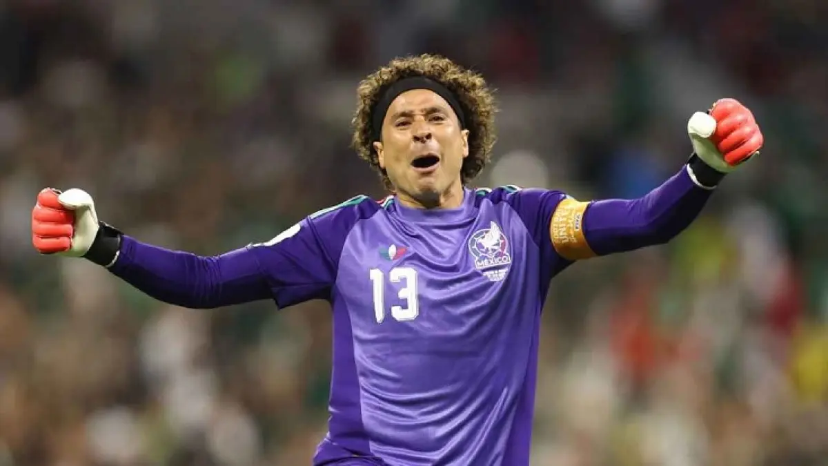 Guillermo Ochoa merayakan gol ketiga Meksiko setelah masuk sebagai pemain pengganti untuk bermain di Piala Dunia 2026. (Getty Images)