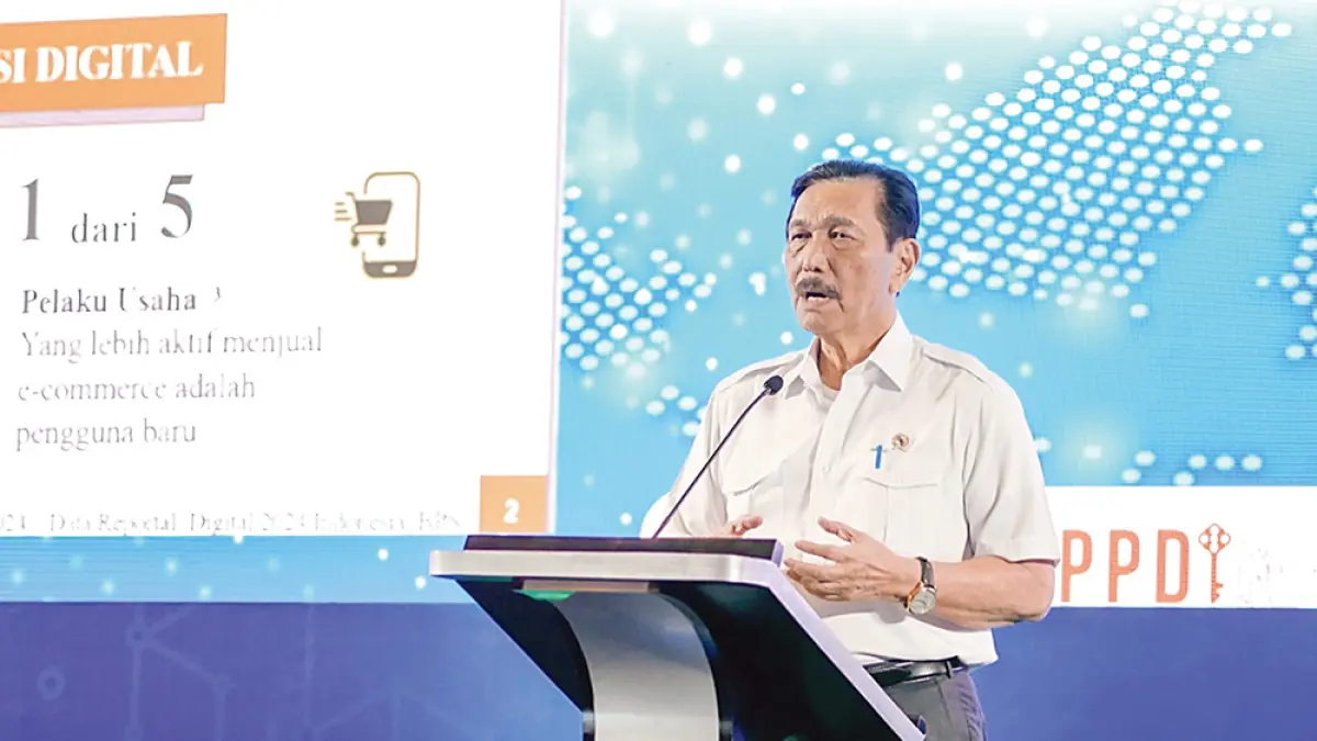 Ketua Dewan Ekonomi Nasional Republik Indonesia, Penasihat Khusus Presiden Bidang Digitalisasi dan Teknologi Pemerintahan Luhut Binsar Pandjaitan mengungkapkan kenaikan harga menciptakan angka kemiskinan di Kantor DEN, Jakarta, Rabu (24/6/2026).  (JPG)

