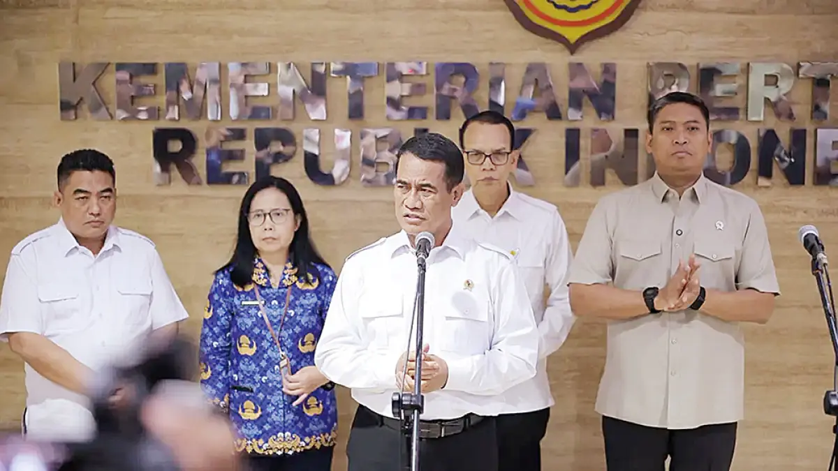 Menteri Pertanian Andi Amran Sulaiman menyampaikan keterangan kepada wartawan terkait harga sawit, belum lama ini. (jpg)