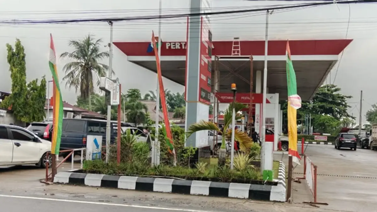 Selama MTQ Riau berlangsung, pengelola SPBU harus memprioritaskan kafilah dari 12 kabupaten/kota. Foto kondisi SPBU Sungai Jering Kecamatan Kuantan Tengah, Kamis (25/6/2026). (Desriandi Candra/Riaupos.co)