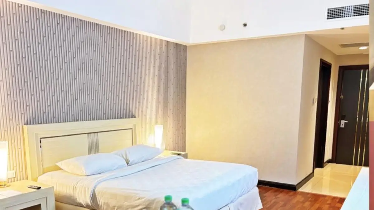 Suasana kamar Grand Elite Hotel Pekanbaru untuk staycation bersama keluarga.(GRAND ELITE UNTUK RIAUPOS.CO)