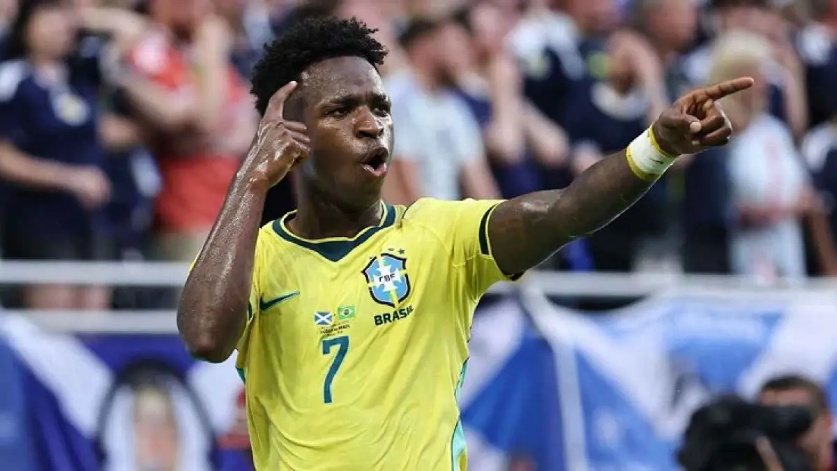 Vinícius Júnior merayakan gol keduanya untuk Brasil melawan Skotlandia. Carmen Mandato. (FIFA/FIFA via Getty Images)