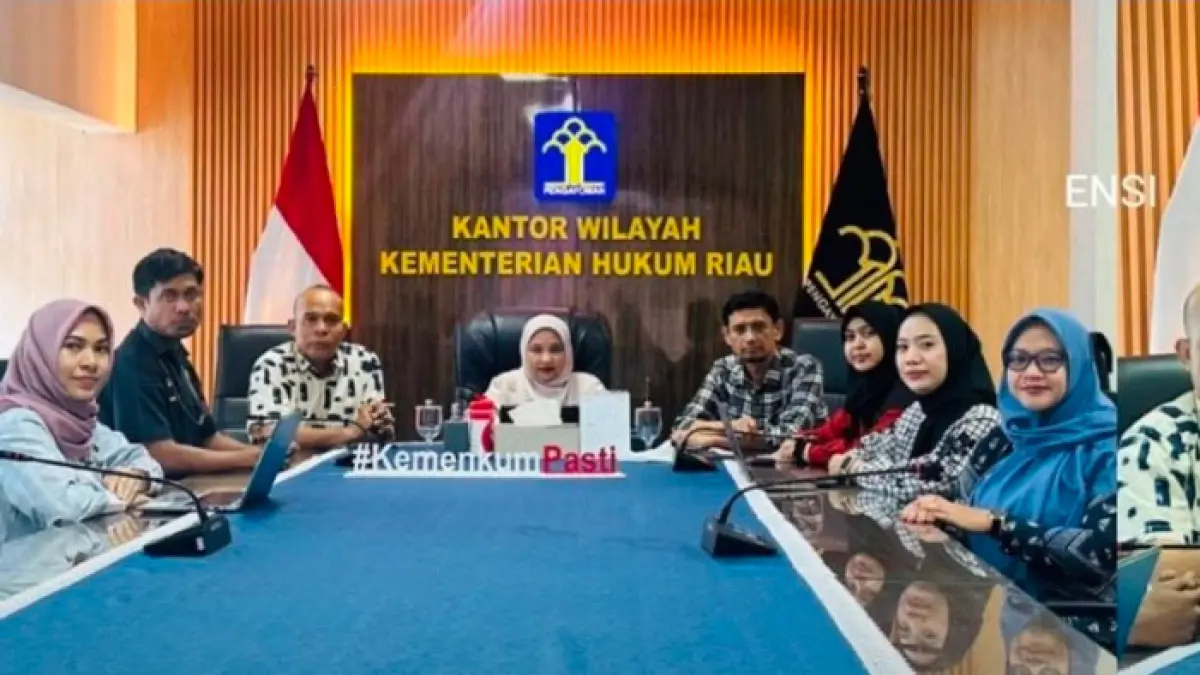 Jajaran pejabat dan pegawai bidang pelayanan Kanwil Kemenkum Riau mengikuti secara virtual Forum 