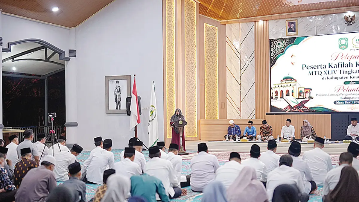 TAMPILKAN KEMAMPUAN TERBAIK: Bupati Siak Afni Z meminta kafilah Kabupaten Siak menampilkan kemampuan terbaik dan menjaga nama baik daerah selama mengikuti Musabaqah Tilawatil Qur