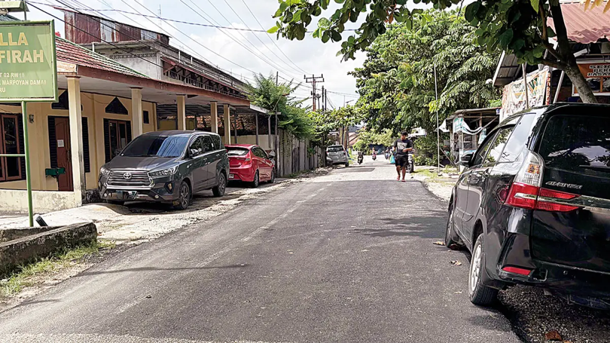 PTPN IV Regional III menyalurkan bantuan sebesar Rp99 juta untuk&nbsp;perbaikan Jalan Majalengka, Kecamatan Marpoyan Damai, Pekanbaru. Terlihat kondisi jalan tersebut sudah mulus, beberapa waktu lalu. (Humas PTPN IV Regional III untuk riau pos)
