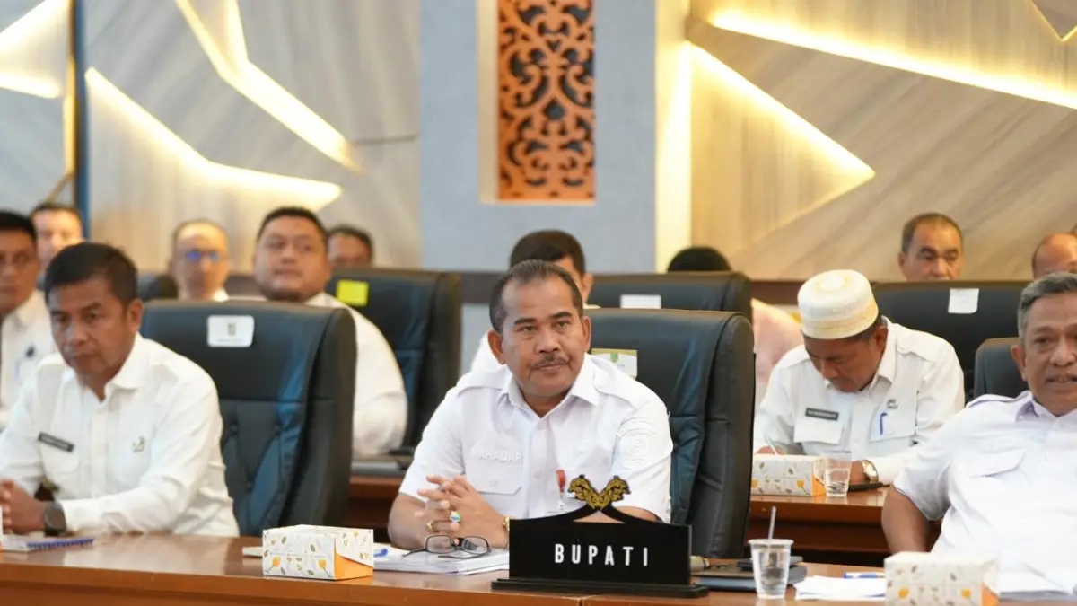 Sekda Siak Mahadar menghadiri Rapat Penyampaian Hasil Deteksi Participating Interest (PI) 10 persen di Wilayah Kerja Provinsi Riau &nbsp;di Ruang Melati, Kantor Gubernur Riau, Pekanbaru, Rabu (24/6/2026).(DISKOMINFO SIAK UNTUK RIAUPOS.CO)