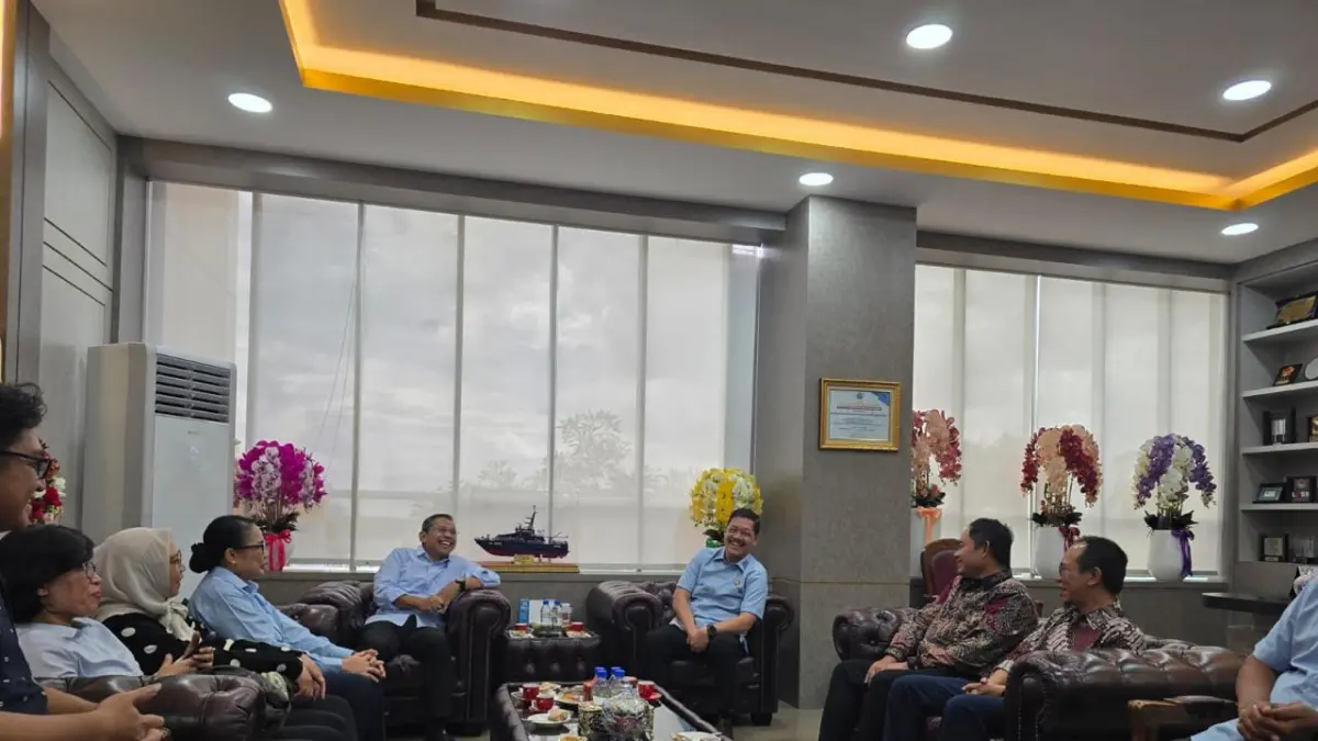 General Manager PLN UIP Sumbagteng, Achmadi Abbas dan rombongan bersilaturahmi dengan pejabat di Kejati Kepulauan Riau yang dipimpin J Devy Sudarso. PLN untuk riau pos