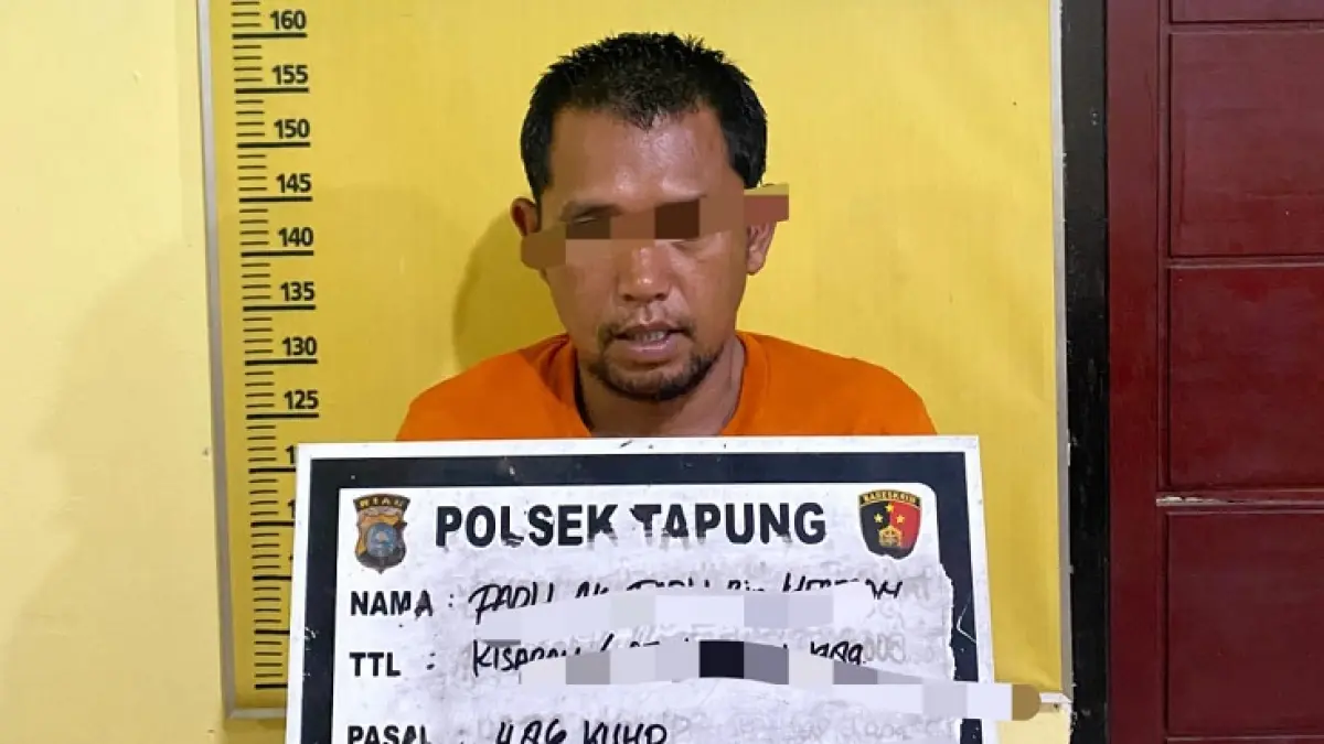 Jajaran Polsek Tapung bersama warga mengamankan pelaku curanmor FA di Desa Indrapuri, Kecamatan Tapung, Kabupaten Kampar, Jumat (26/6/2026). (Humas Polres Untuk Riaupos.co)