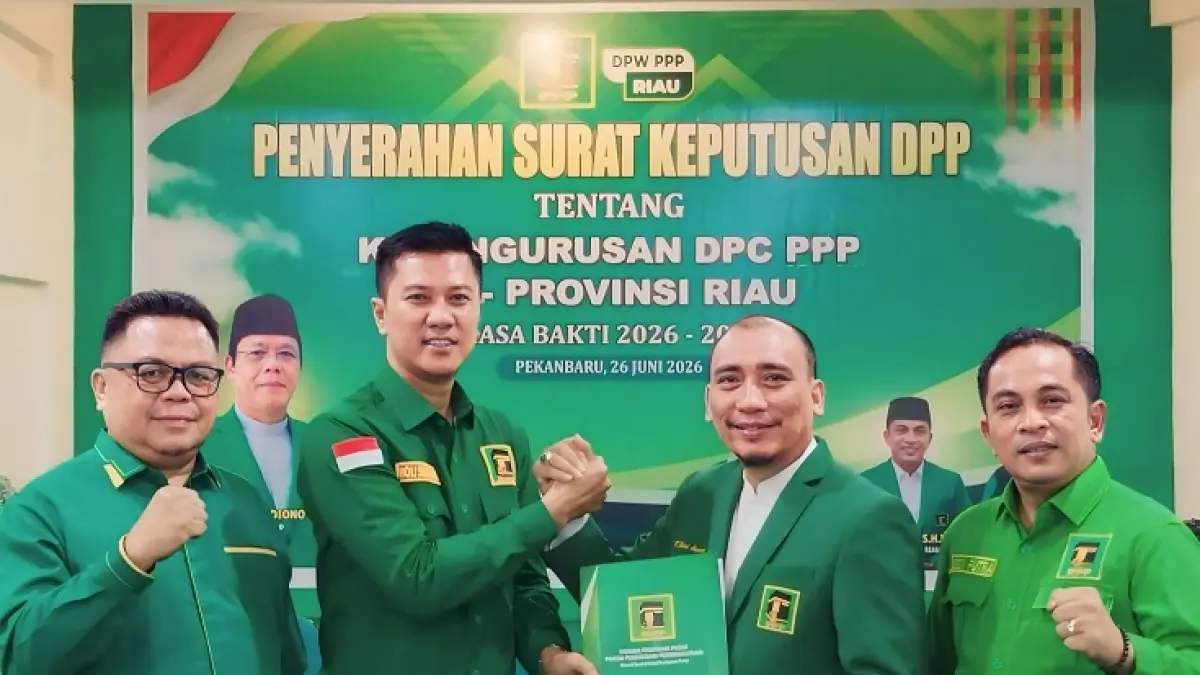 Noli Sugiharto resmi menerima Surat Keputusan (SK) sebagai Ketua Dewan Pimpinan Cabang (DPC) Partai Persatuan Pembangunan (PPP) Kabupaten Kepulauan Meranti periode 2026–2031. (Istimewa)