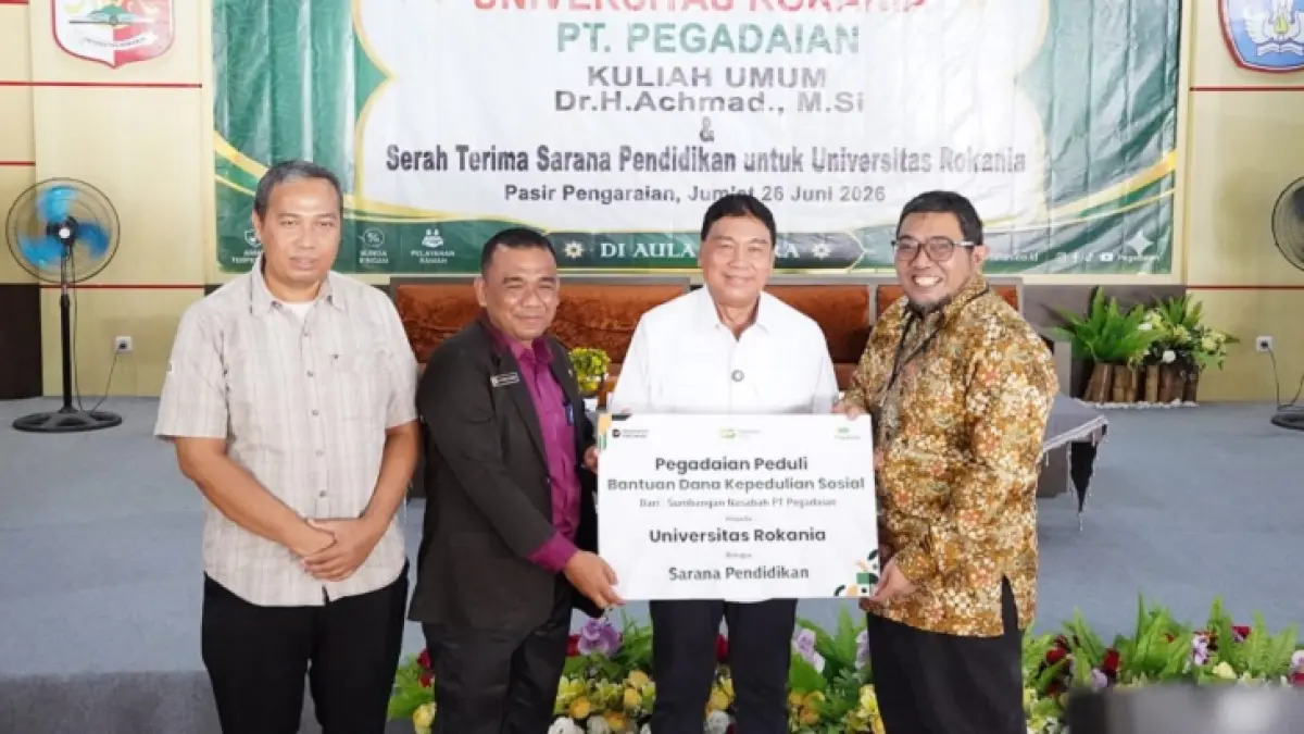 Penyerahan bantuan dari PT Pegadaian kepada Universitas Rokania. (Istimewa)
