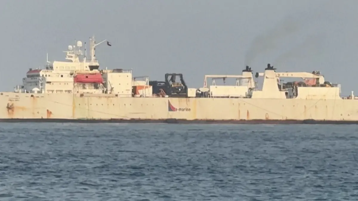 Sejumlah kapal berlabuh di Bandar Abbas, Selat Hormuz, Iran, Jumat (26/6/2026). Iran sedang mengatur tata kelola jalur maritim tersebut.  AMIRHOSSEIN KHORGOOEI / ISNA / AFP