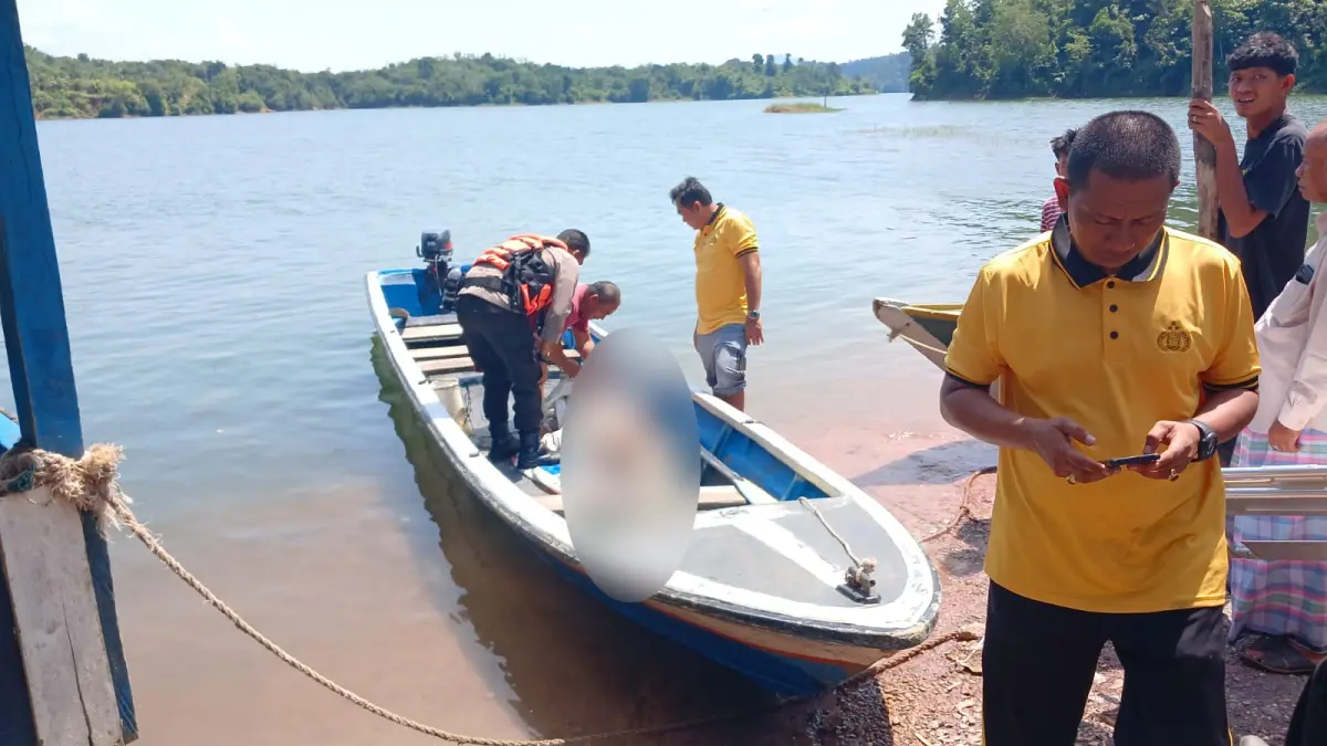 Seorang pemancing bernama Riki (26) yang dilaporkan tenggelam di kawasan Danau PLTA Koto Panjang, Desa Tanjung Alai, Kecamatan XIII Koto Kampar, akhirnya ditemukan dalam kondisi meninggal dunia, Sabtu (27/6/2026) siang.(BPBD KAMPAR UNTUK RIAUPOS.CO)