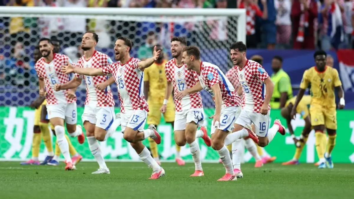 Nikola Vlasic merayakan gol kemenangan Kroasia melawan Ghana. (Ezra Shaw-FIFA/FIFA via Getty Images)