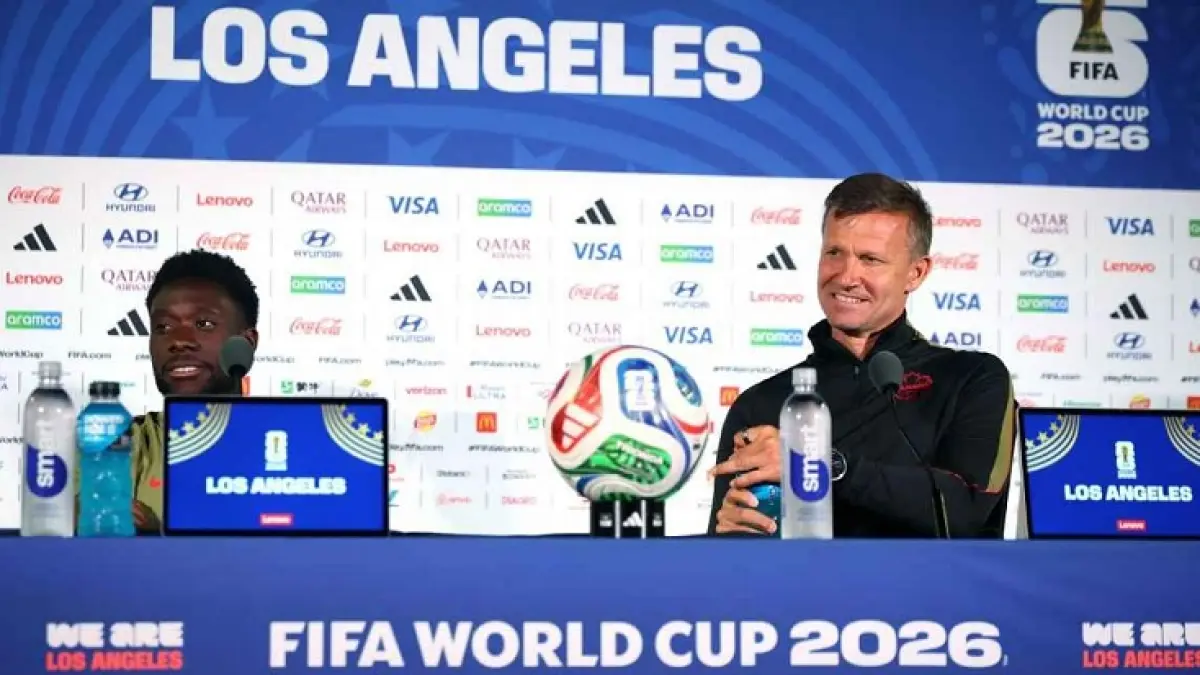 Pelatih Kanada Jesse Marsch mengkonfirmasi bahwa kapten Alphonso Davies akan tersedia untuk bermain dalam pertandingan babak 32 besar melawan Afrika Selatan pada Senin dini hari WIB. (Harry How/Getty Images)