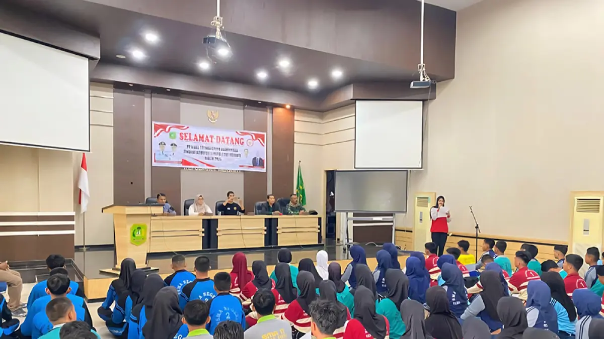 PENGUMUMAN: Para pelajar peserta seleksi mendengarkan pengumuman yang lolos sebagai calon Pasukan Pengibar Bendera (Paskibra) 2026 tingkat Kabupaten Kepulauan Meranti, beberapa hari lalu. Hasilnya, 30 pelajar terbaik resmi terpilih sebagai calon Paskibra 2026. (pemkab kepulauan meranti untuk riau pos)