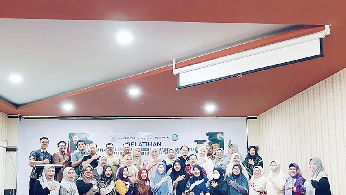 FOTO BERSAMA: Tim Pengelola Rekognisi Pembelajaran Lampau foto bersama usai Pembukaan Pelatihan RPL, Kamis (25/6/2026). (UHTP untuk Riau Pos)

