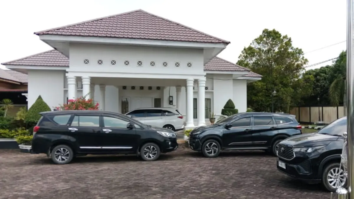 Kondisi rumah dinas Sekda Kuansing di Sungai Jering Kecamatan Kuantan Tengah, tertutup rapat dari awak media. Senin (29/6/2026). (Desriandi Candra/Riaupos.co)