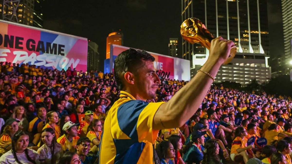 Para pendukung Kolombia saat menyaksikan pertandingan Grup K Piala Dunia FIFA 2026 antara Kolombia melawan Portugal dalam acara nonton bareng di FIFA Fan Festival di Miami, Florida, Sabtu (27/6/2026).  (GIORGIO VIERA/AFP)