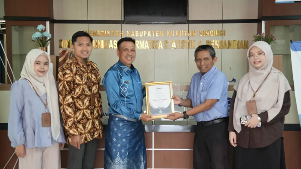 Plh Kadis Kominfoss Kuansing Hevi H Antoni menerima kunjungan Dosen Politeknik Negeri Medan, Senin (29/6/2026). (Kominfoss Kuansing untuk Riaupos.co)