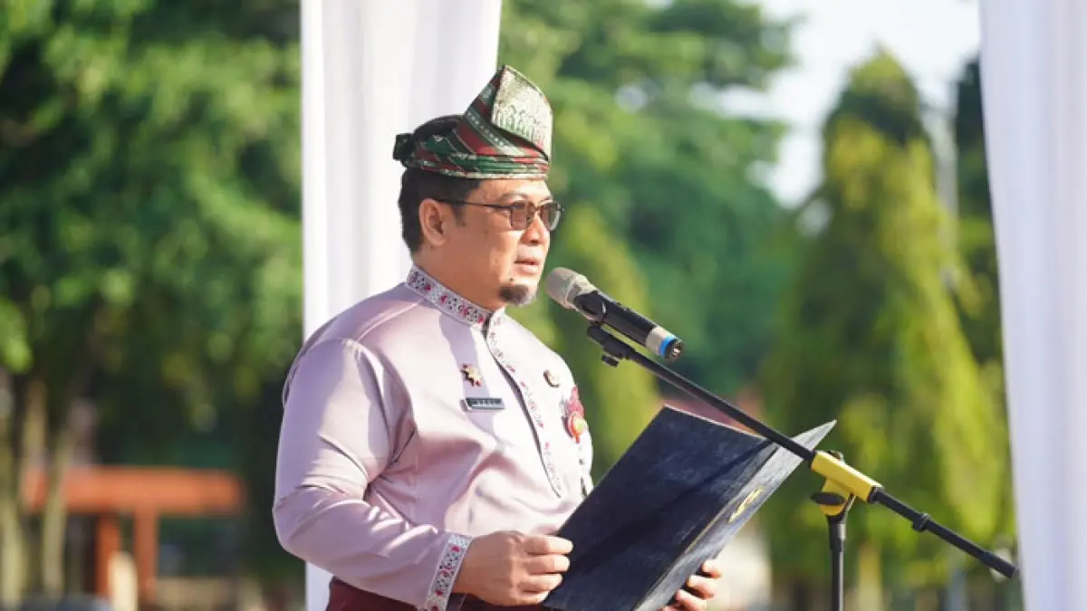 Sekretaris Daerah Provinsi Riau Syahrial Abdi, saat apel peringatan Harganas di Kantor Gubernur Riau, Senin (29/6/2026). (Istimewa)