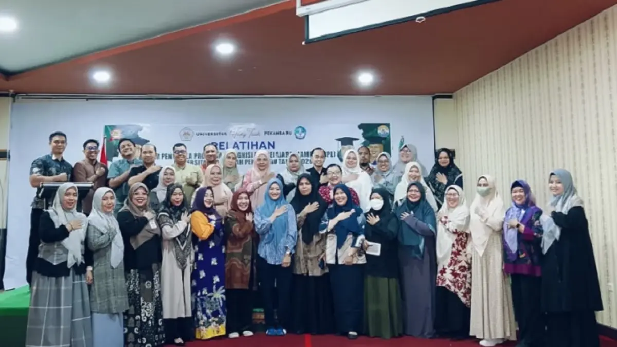 Tim Pengelola Rekognisi Pembelajaran Lampau foto bersama usai Pembukaan Pelatihan RPL, Kamis (25/6/2026). (UHTP untuk Riau Pos)