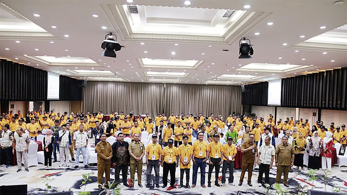 Para peserta dari Kabupaten Kuantan Singingi, Bengkalis, Indragiri Hilir dan Rokan Hilir foto bersama saat mengikuti PPP kerja sama BPDP-BPI angkatan I-VI di Hotel Furaya, Kota Pekanbaru, beberapa waktu lalu. (Best Planter Indonesia untuk riau pos)
