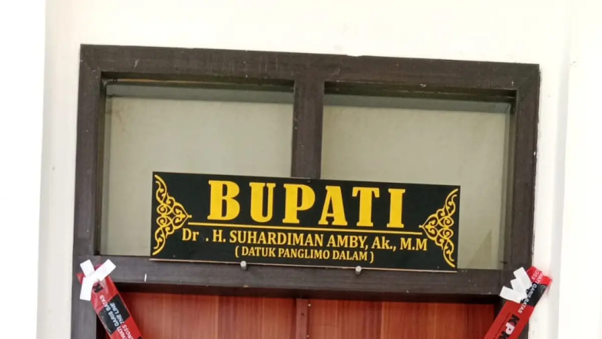 Ruangan Bupati Kuansing disegel Komisi Pemberantasan Korupsi (KPK), Selasa (30/6/2026).(DESRIANDI CANDRA/RIAUPOS.CO)