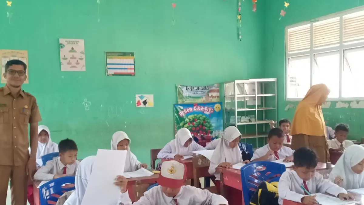 Sejumlah murid di salah satu sekolah di Kecamatan Rengat Barat saat mengikuti ujian kenaikan kelas belum lama ini.(KORWIL DISDIKBUD RENGAT BARAT UNTUK RIAUPOS.CO)