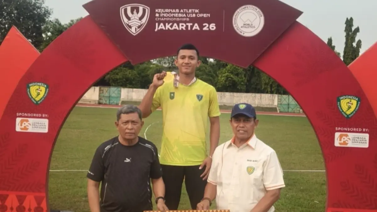 Atlet SMA Negeri Khusus Olahraga (SKO) Provinsi Riau, Syahrizan, sukses mempersembahkan medali emas Kejurnas Atletik 2026 di Jakarta.(SKO RIAU UNTUK RIAUPOS.CO)