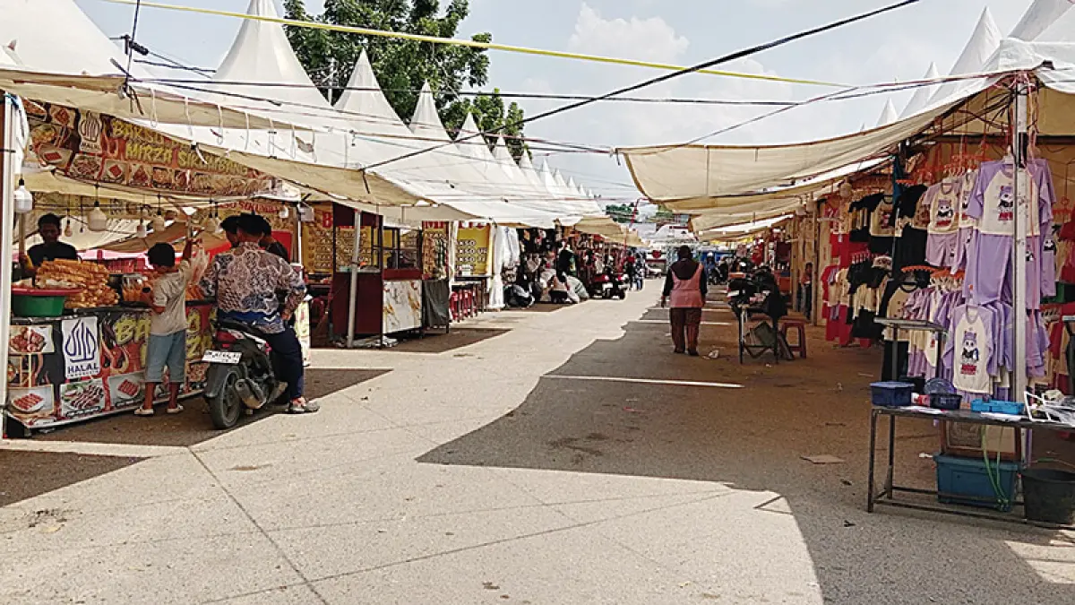 BAZAR UMKM: Stan bazar UMKM yang disiapkan Pemkab Kuansing selama MTQ Riau, banyak diminati masyarakat, Selasa (30/6/2026). (desriandi candra/riau pos)