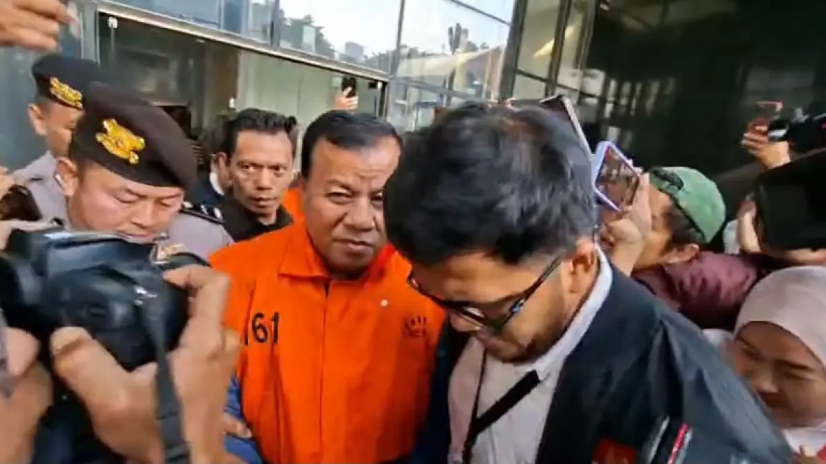Bupati Kuansing Suhardiman Amby ditetapkan sebagai tersangka oleh KPK RI dan langsung ditahan, Rabu (1/7/2026).(YUSNIR/RIAUPOS.CO)