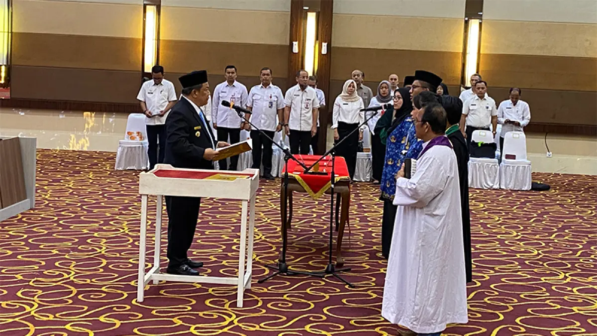 Plt Gubri SF Hariyanto saat melantikan PNS di lingkungan Pemprov Riau, Rabu (1/7/2026). Ft Soleh Saputra