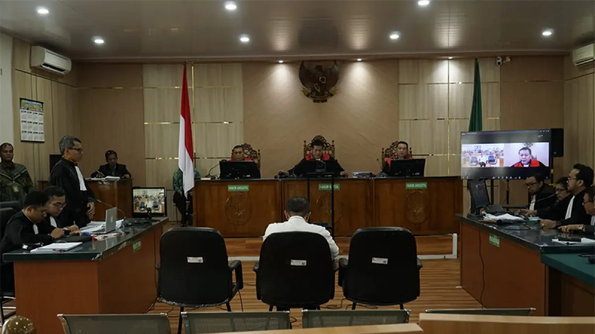 Gubernur Riau nonaktif Abdul Wahid diperiksa sebagai terdakwa di Pengadilan Tipikor Pekanbaru, Kamis (2/7). (MHD AKHWAN/RIAUPOS.CO)