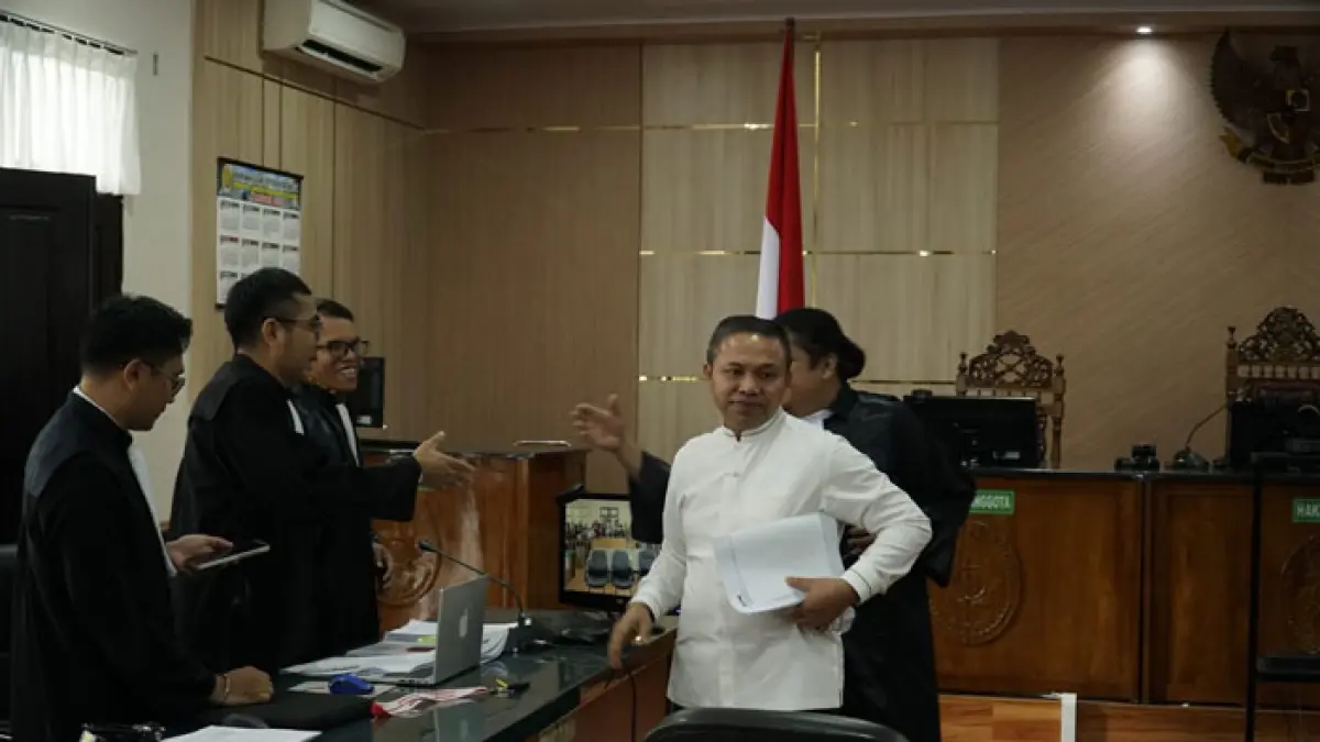 Gubernur Riau nonaktif Abdul Wahid diperiksa sebagai terdakwa di Pengadilan Tipikor Pekanbaru, Kamis (2/7/2026).(Mhd Akhwan/Riaupos.co)
