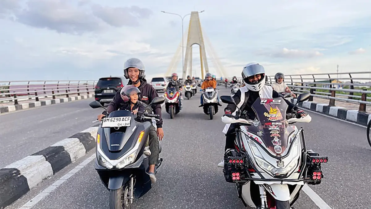 PT Capella Dinamik Nusantara (Capella Honda) Main Dealer sepeda motor Honda wilayah Riau sukses menggelar acara gathering komunitas bertajuk “PCX160 Bikers Playland” bertempat di The Nice Playland, Taman Okura, Pekanbaru, belum lama ini. (Siti Azura/riau pos)
