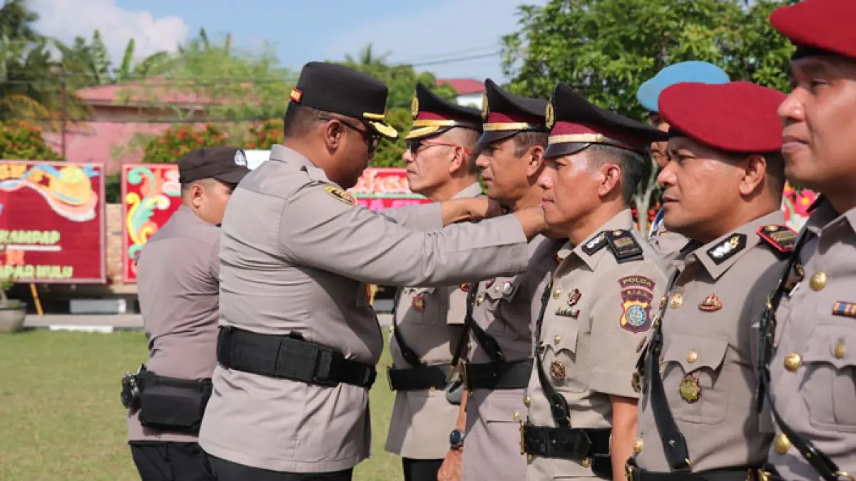 Kapolres Kampar AKBP Boby Putra Ramadhan Sebayang memimpin upacara sertijab di lapangan upacara Mapolres Kampar, Jumat (3/7/2026). (Humas Polres Kampar untuk Riaupos.co)