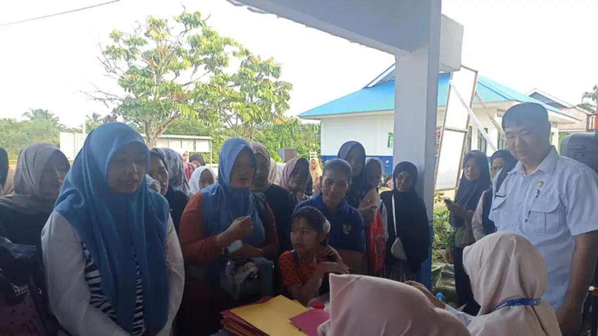 Sejumlah orangtua mendatangi sekolah yang dituju untuk mendaftarkan anaknya secara langsung atau manual, Kamis (2/7/2026). (Disdikbud Inhu untuk Riaupos.co)