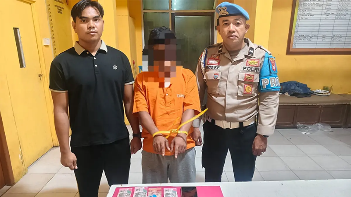 Jajaran Polsel Tapung Hilir meringkus PA, warga Desa Kota Garo, Kecamatan Tapung Hilir, Kabupaten Kampar karena terlibat peredaran narkoba, Jumat (3/7/2026) malam. (Humas Polres Kampar untuk Riaupos.co)