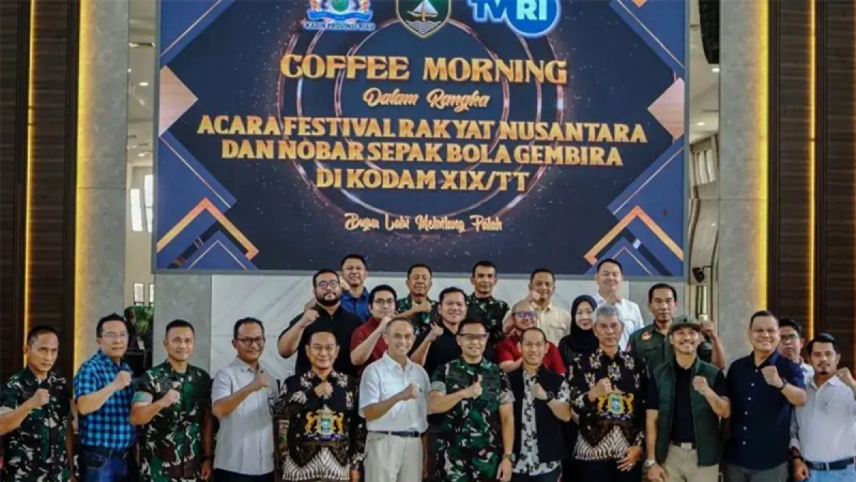 Kodam XIX/TT dan Kadin Riau menginisiasi Coffee Morning ajak pelaku usaha gelar Festival Pesta Rakyat 2026 meriahkan nonton bareng bola, Sabtu di Pekanbaru. (Antara Riau/Rony Muharrman)
