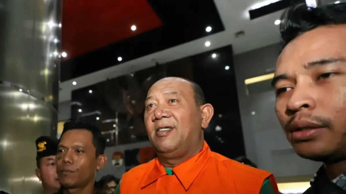 Bupati Langkat, Syah Afandin (SAF), resmi ditahan oleh Komisi Pemberantasan Korupsi (KPK) pada Sabtu (4/7/2026) dini hari WIB, setelah ditetapkan sebagai tersangka dalam kasus dugaan suap proyek di lingkungan Pemerintah Kabupaten Langkat, Sumatera Utara. (Dery Ridwansah/ JawaPos.com)