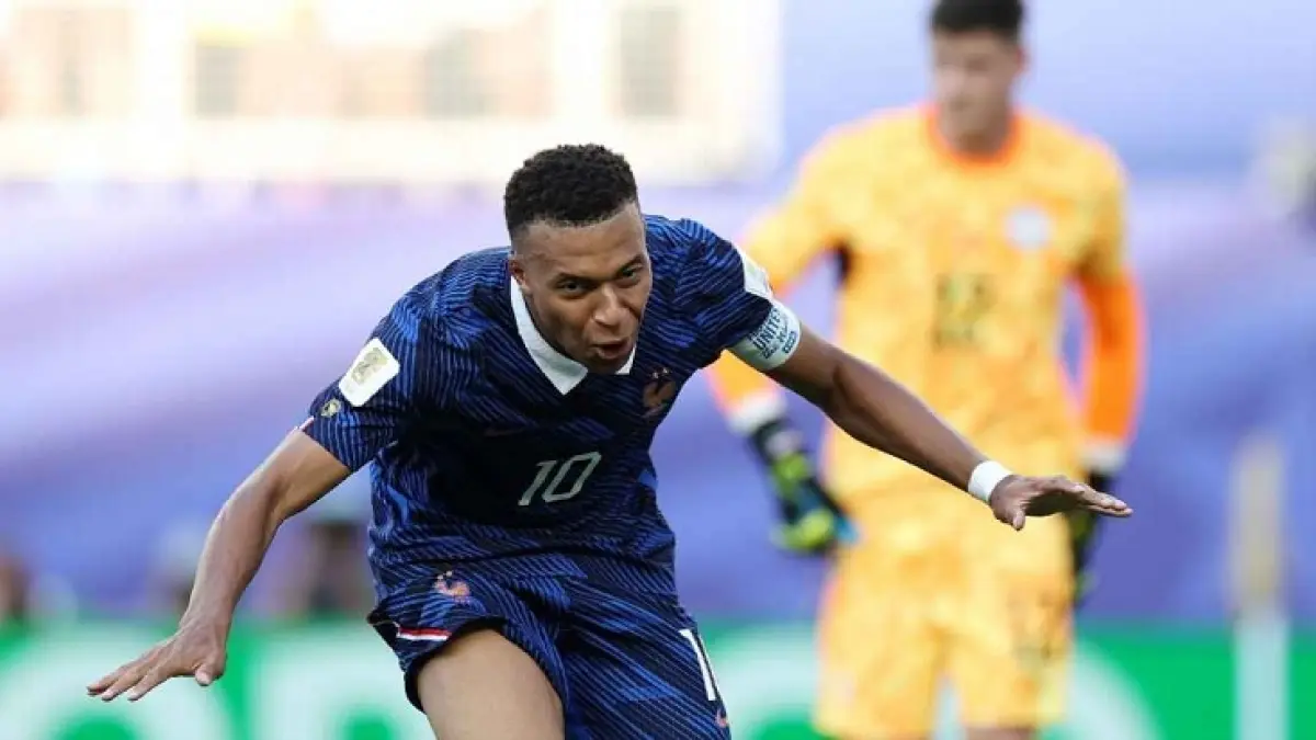 Kylian Mbappé mencetak gol tunggal Prancis melalui tendangan penalti untuk menyingkirkan Paraguay dari Piala Dunia. (Getty Image)