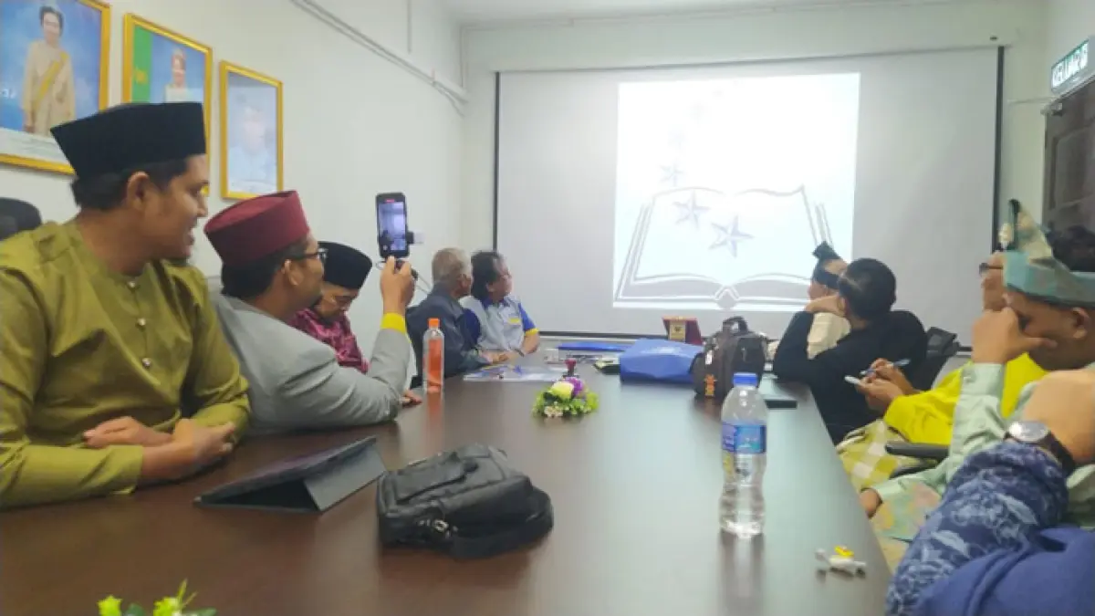 Para tokoh Melayu serumpun melakukan diskusi di Perlis, Malaysia, Ahad (5/7/2026). (LPIP untuk Riaupos.co) 