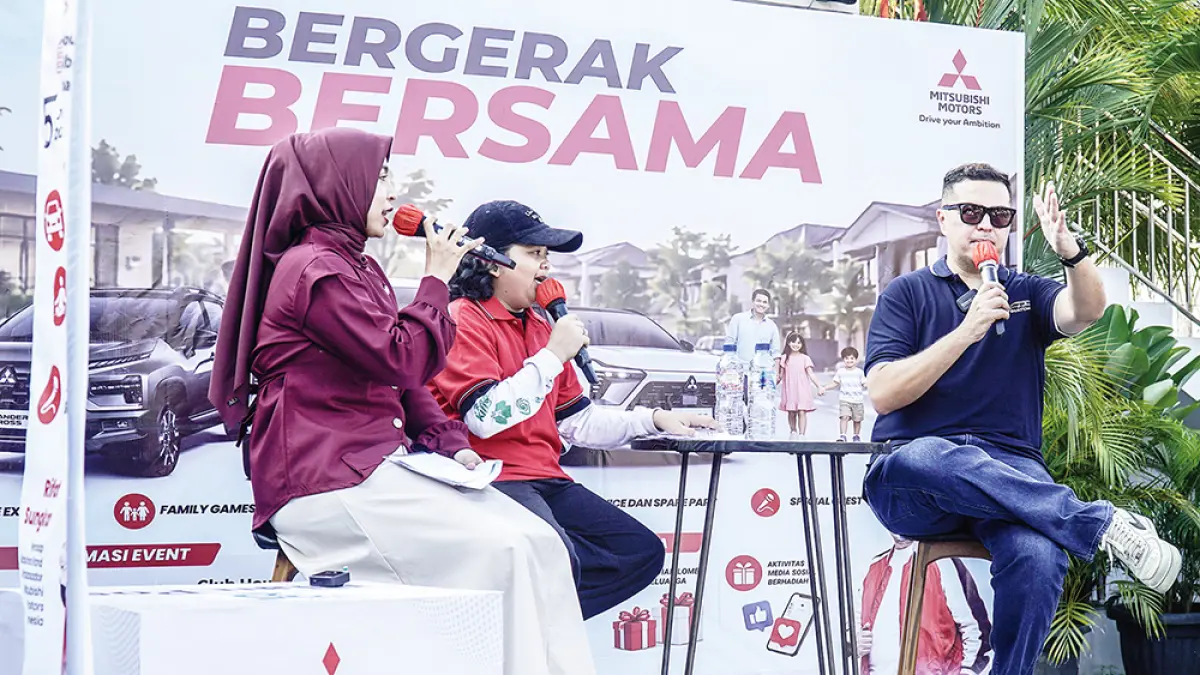 Pereli nasional Rifat Sungkar berbagi pengalaman saat tampil mengisi talk show dalam kegiatan Bergerak Bersama Mitsubishi di Grand Ubud Pekanbaru, Ahad (5/7/2026).  (MHD AKHWAN/RIAU POS)