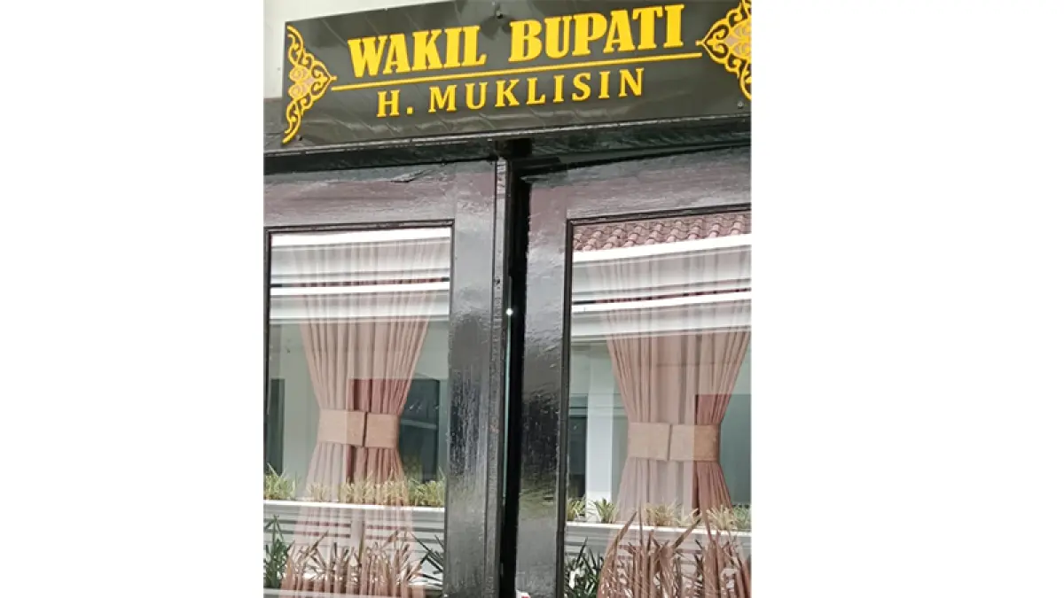 Segel KPK di ruangan kerja bupati, ruang rapat bupati, ruang kerja wakil bupati dan ruang kerja Sekda, Senin (6/7/2026) pagi sudah dibuka. (Desriandi Candra)