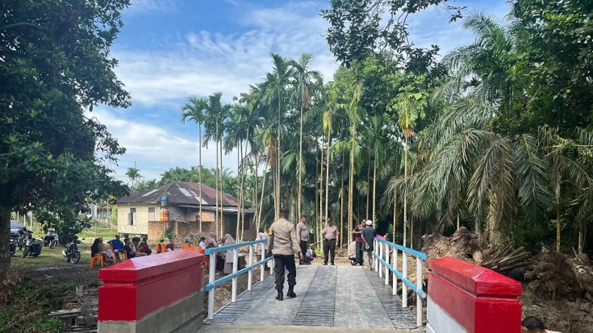 Jembatan Merah Putih Desa Pulau Komang Sentajo Kecamatan Sentajo Raya-Desa Sawah Kecamatan Kuantan Tengah, Selasa (7/7/2026) rampung dan segera diresmikan. (Polres Kuansing)